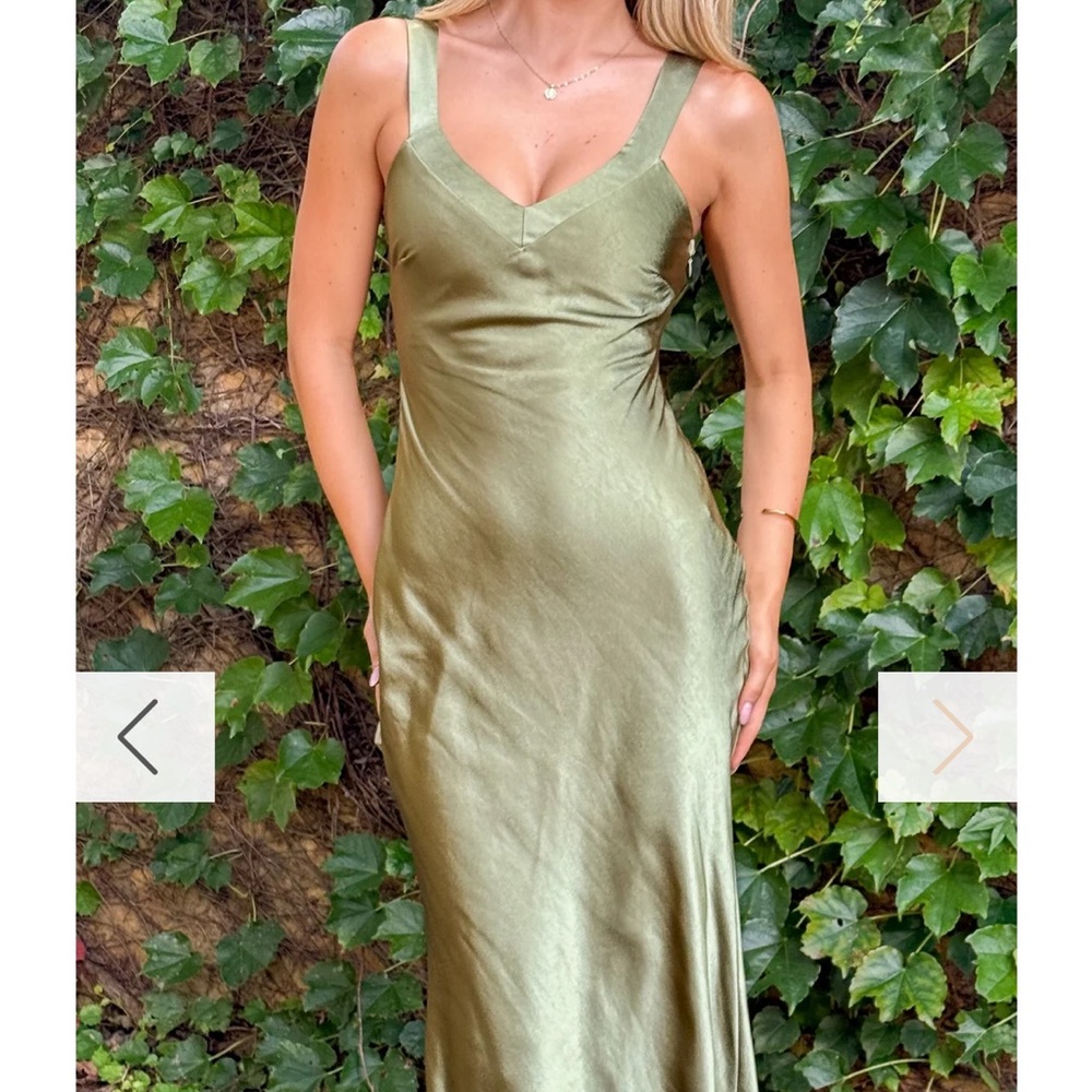 Green Sleeveless V-Neck Maxi Dress